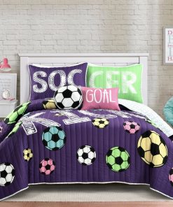 Girls Soccer Kick Quilt Set